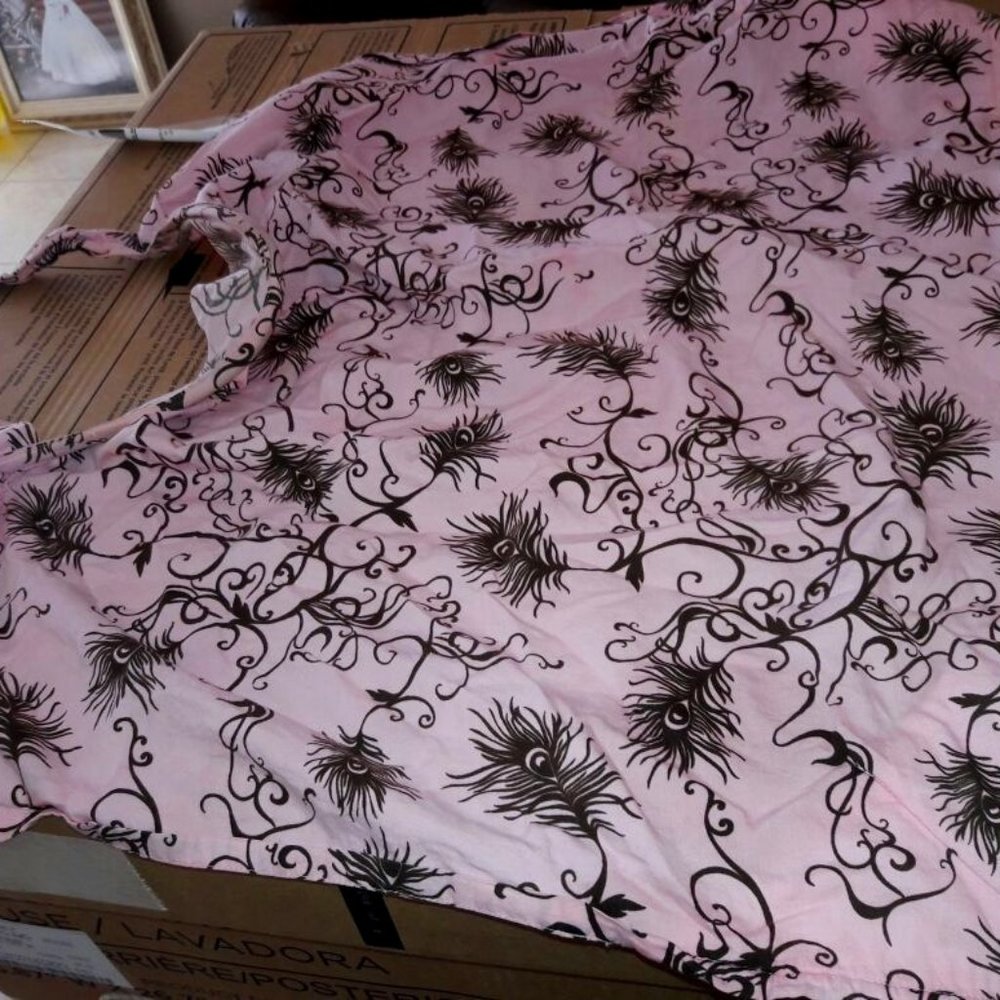 Pink nursing cover.
